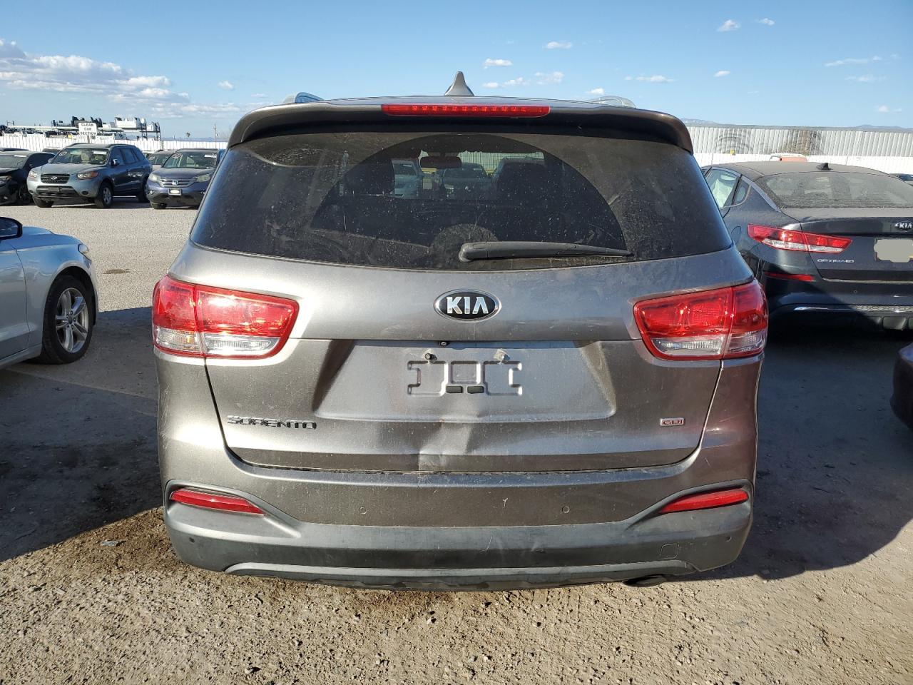 2016 Kia Sorento - Image 6
