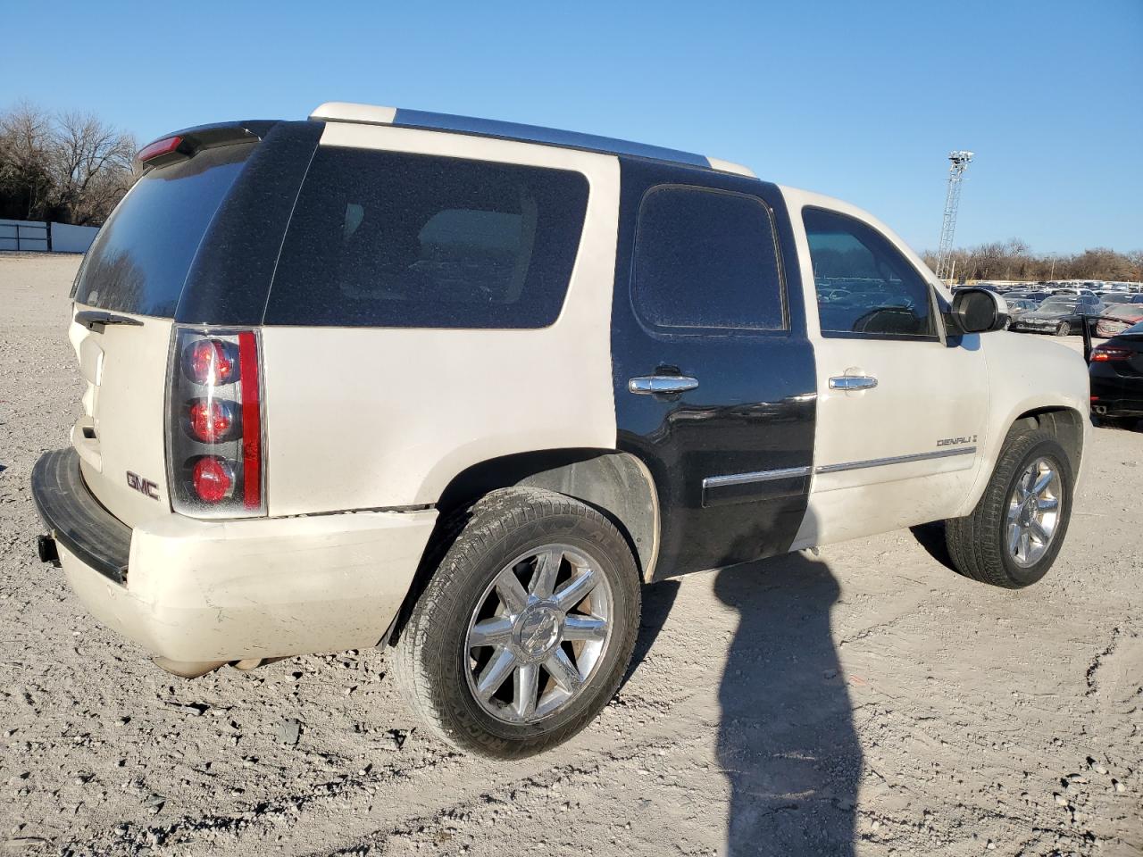 2009 GMC Yukon - Image 3