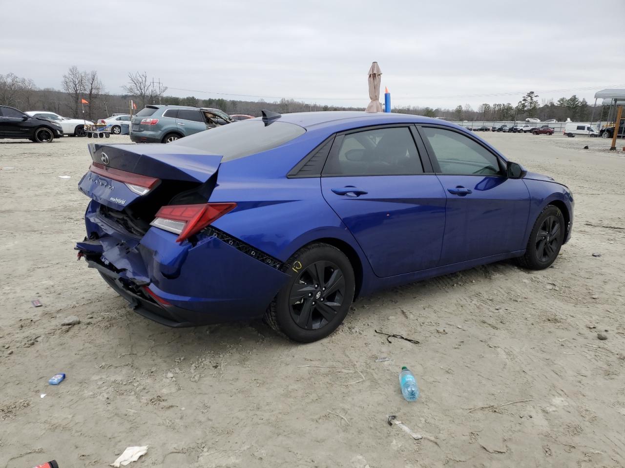 2022 Hyundai Elantra - Image 3