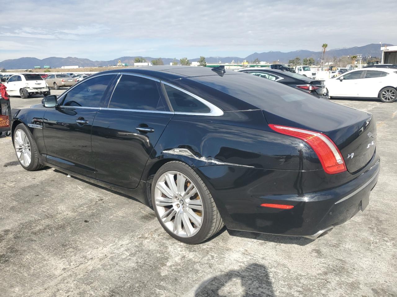 2013 Jaguar XJ - Image 2