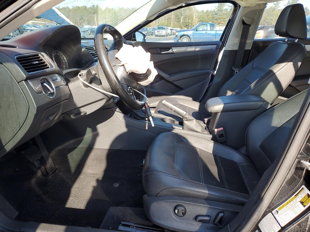2015 Volkswagen Passat - Image 7