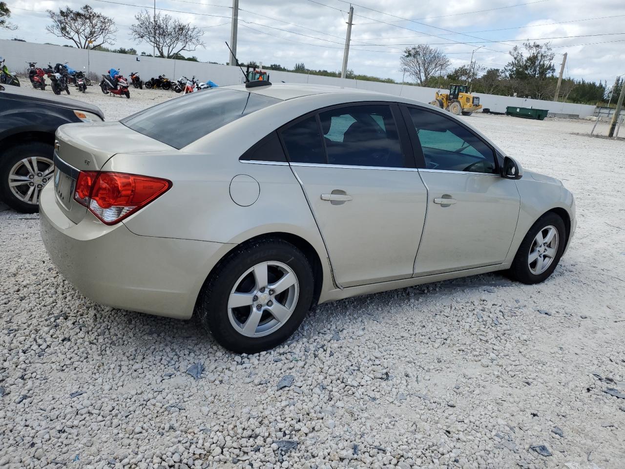 VIN 1G1PE5SB7G7207829 2016 CHEVROLET CRUZE no.3