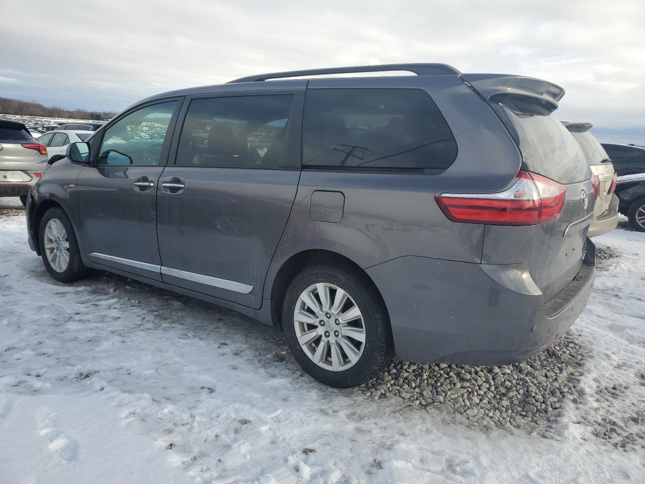 2017 Toyota Sienna - Image 2