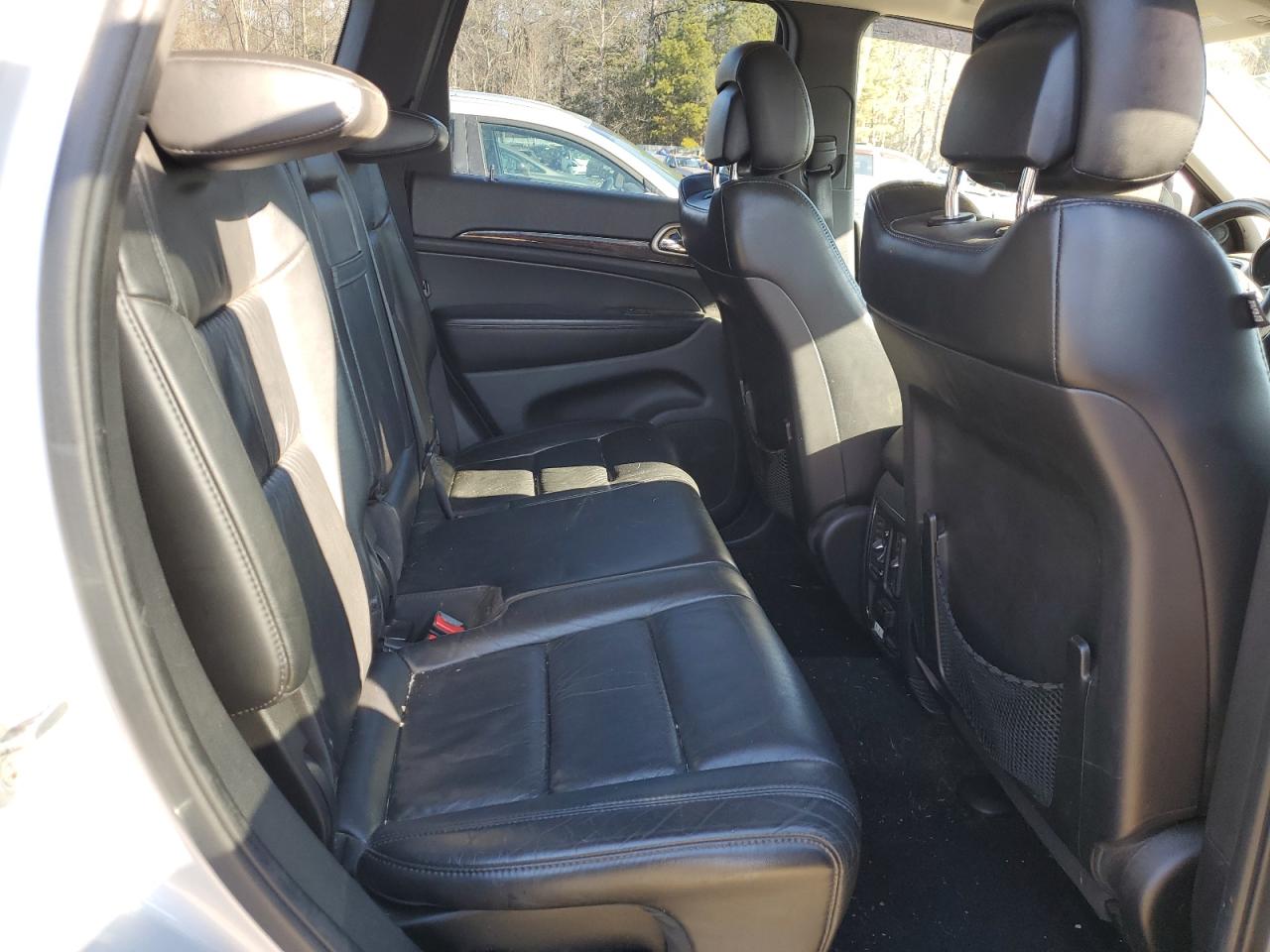 2012 Jeep Grand Cherokee - Image 11