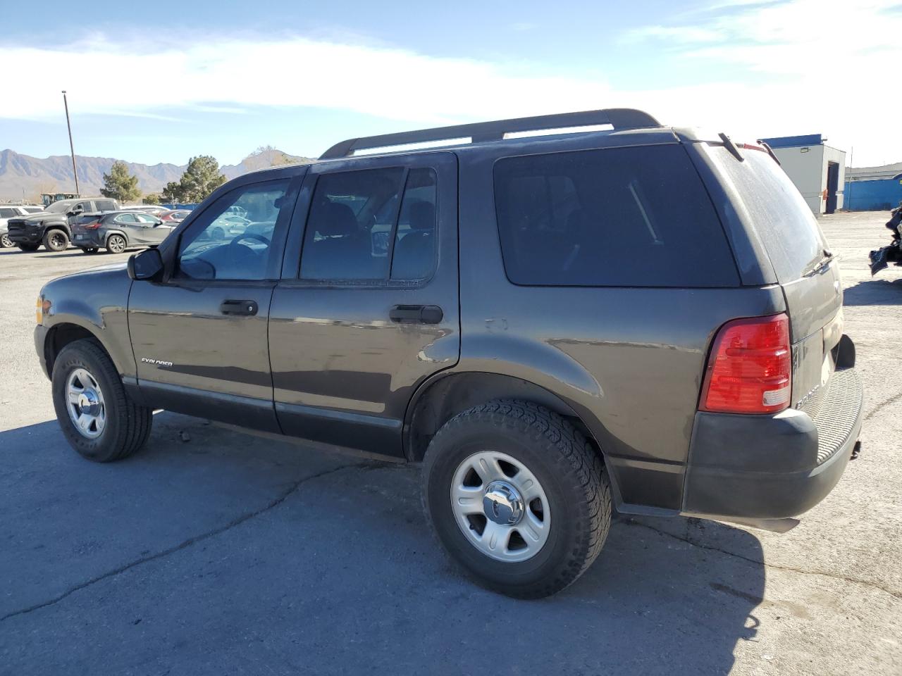 2005 Ford Explorer - Image 2