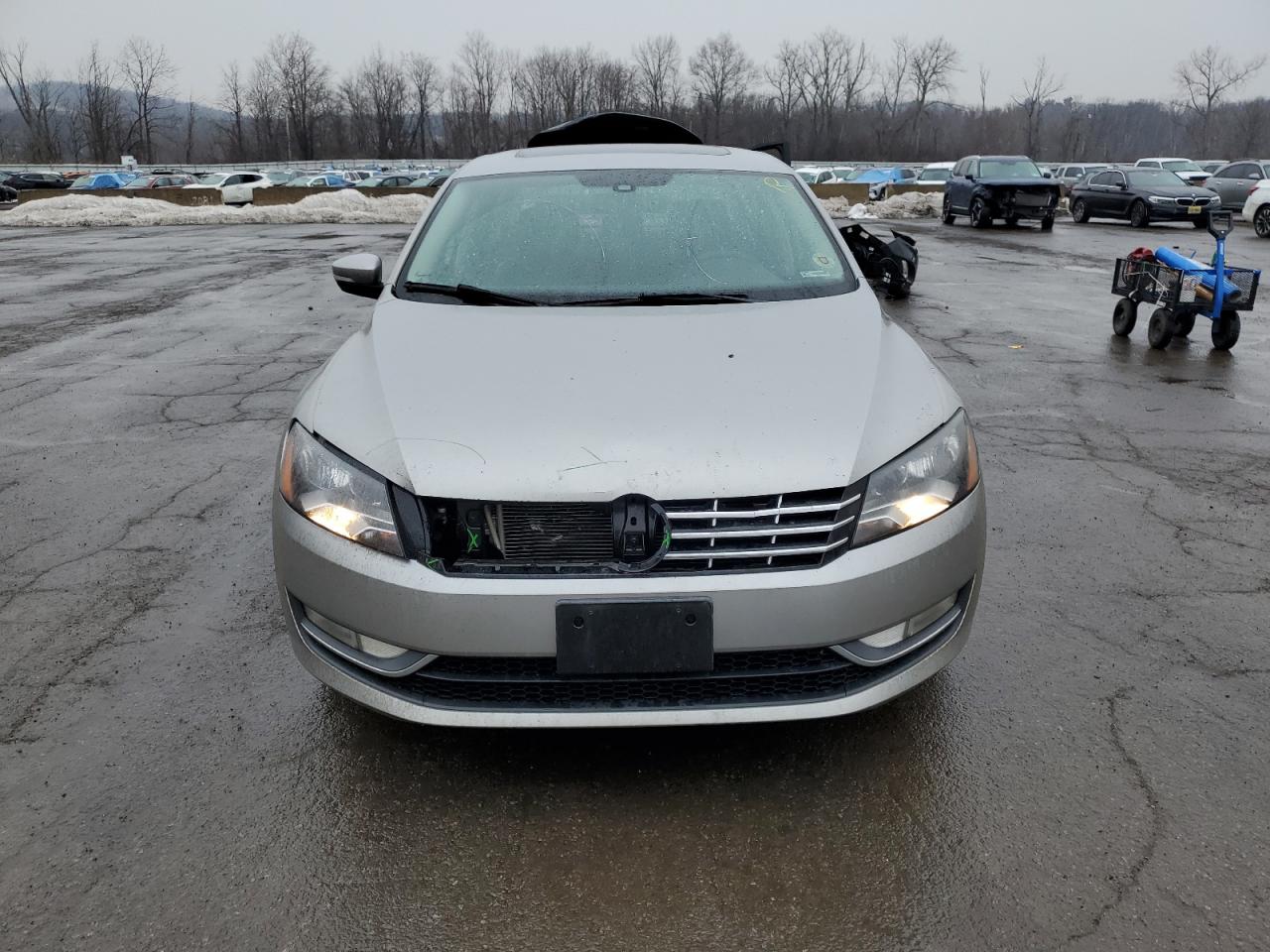 2014 Volkswagen Passat - Image 5