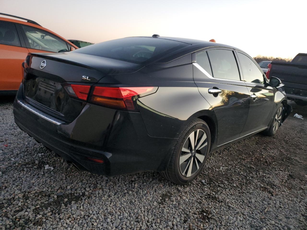 2021 Nissan Altima - Image 3