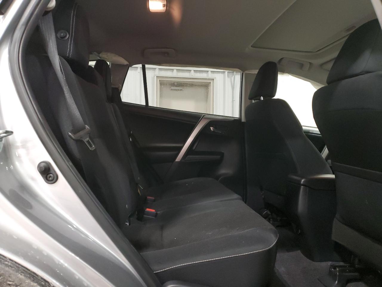 2018 Toyota RAV 4 - Image 11