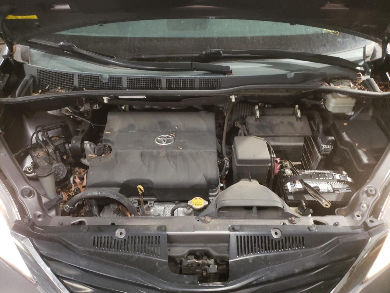 2012 Toyota Sienna - Image 12