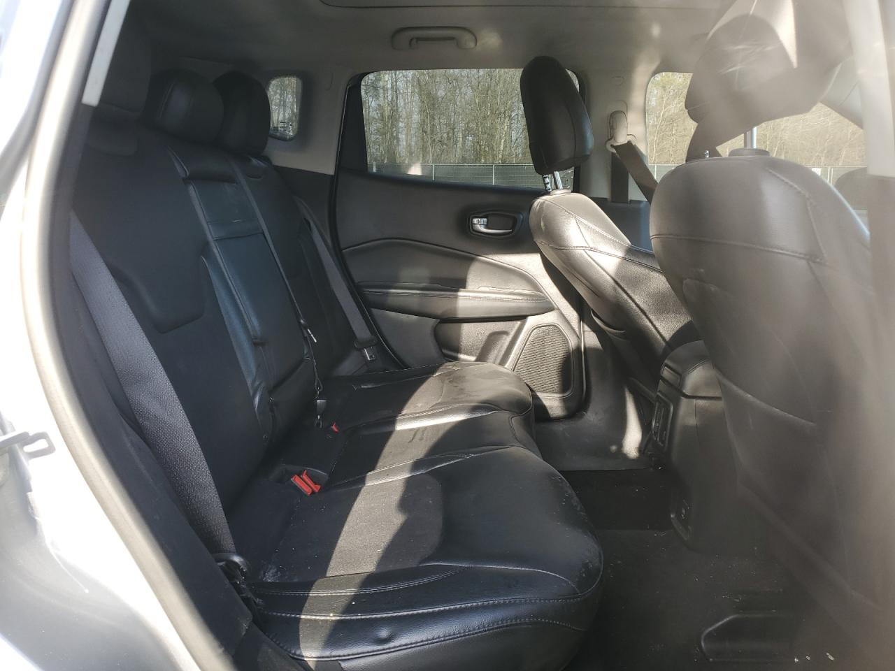 2018 Jeep Compass - Image 11
