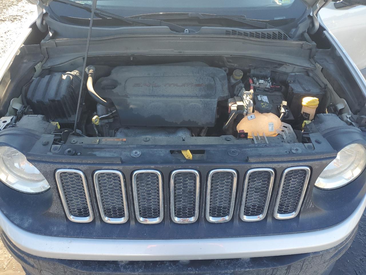 2017 Jeep Renegade - Image 13