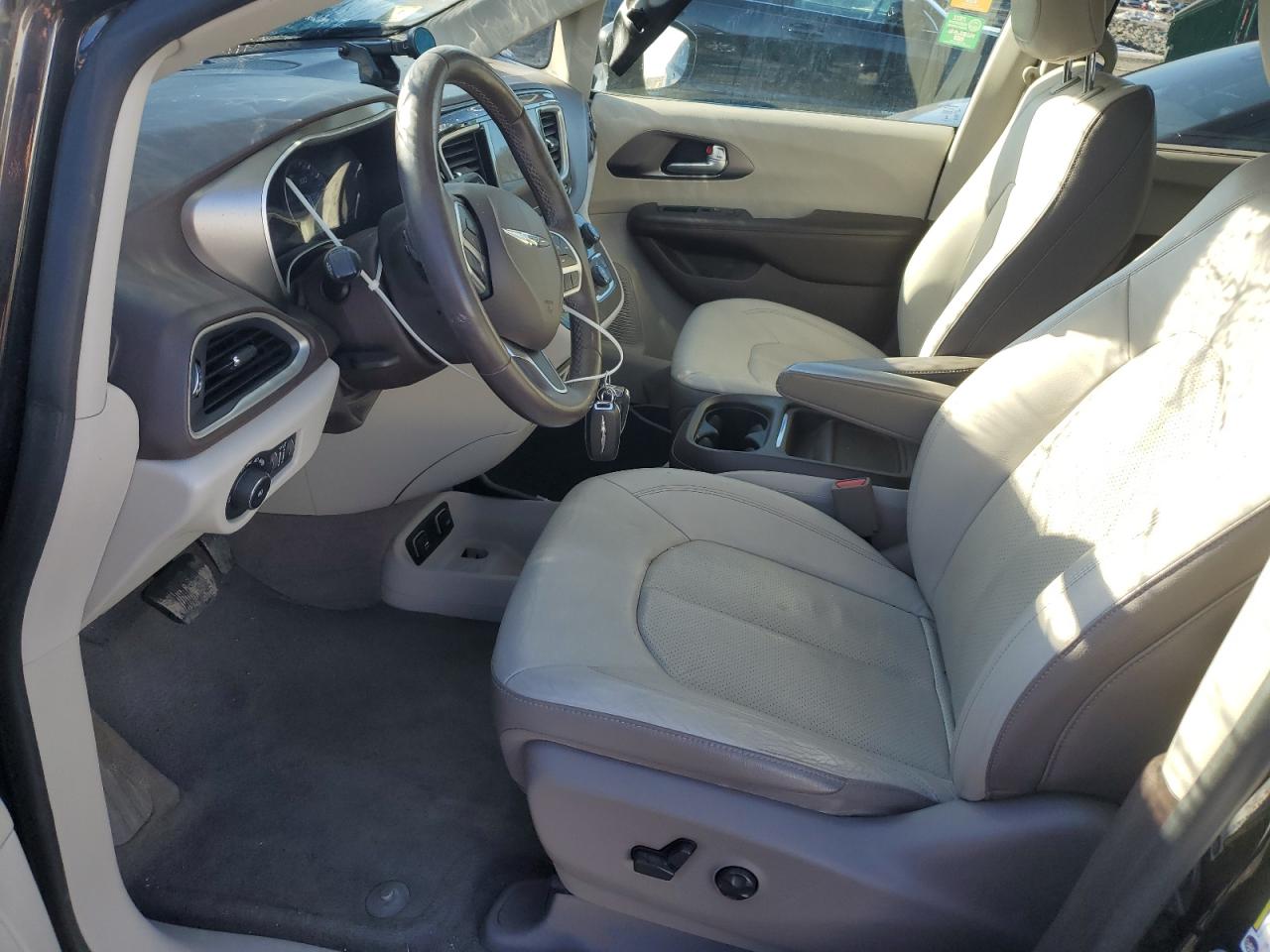 2018 Chrysler Pacifica - Image 7