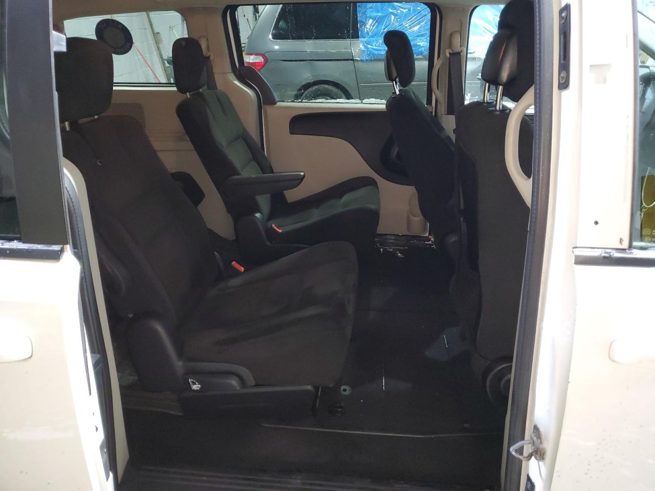 2015 Dodge Caravan - Image 11