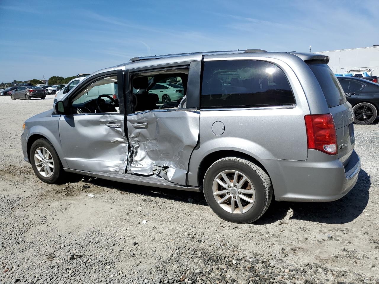 2019 Dodge Caravan - Image 2