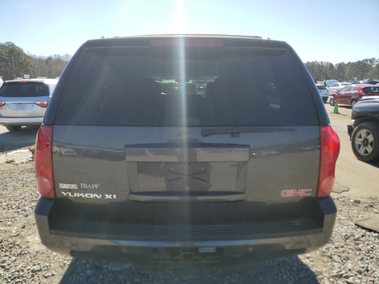 2011 GMC Yukon - Image 6