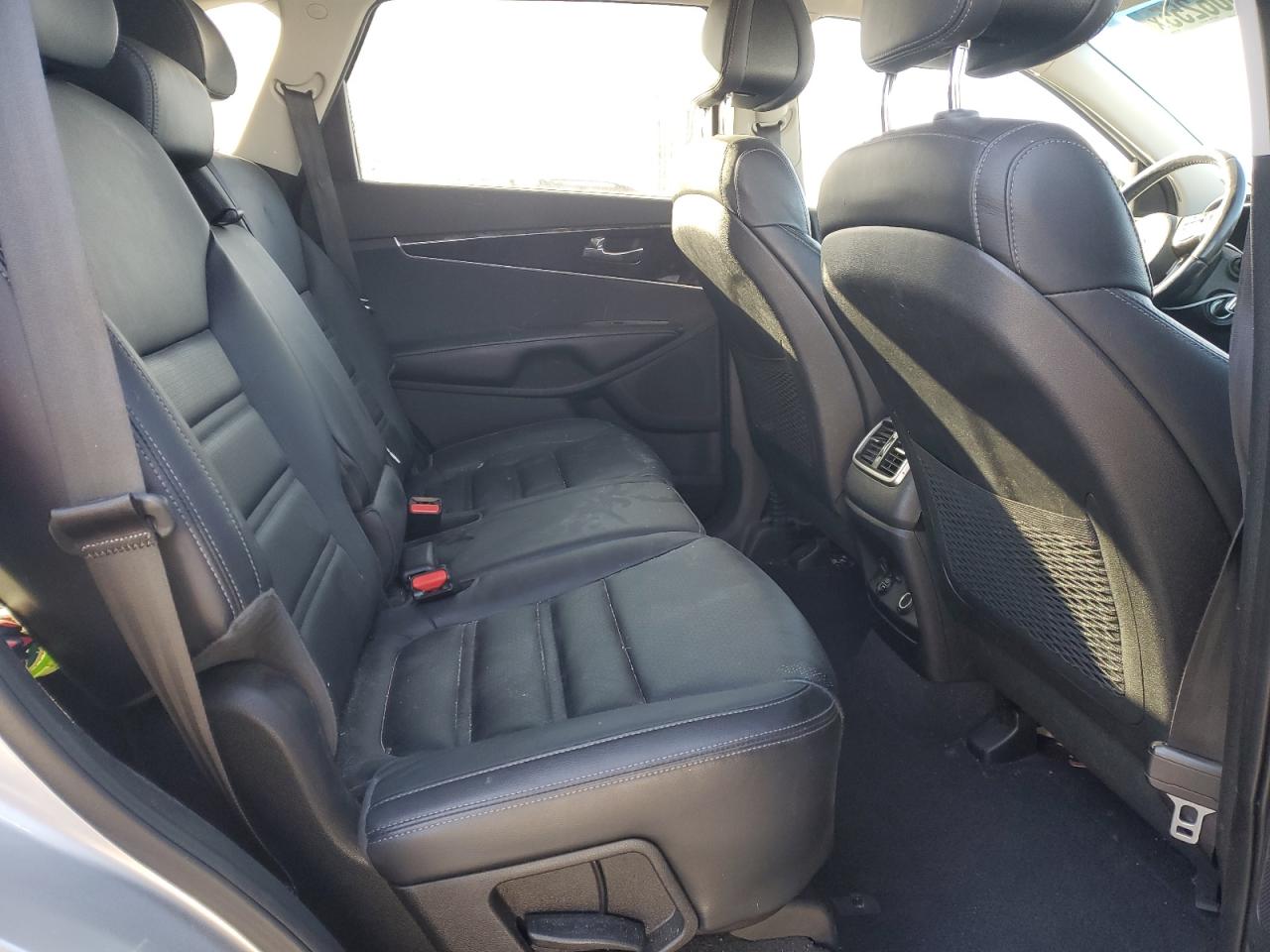 2016 Kia Sorento - Image 10