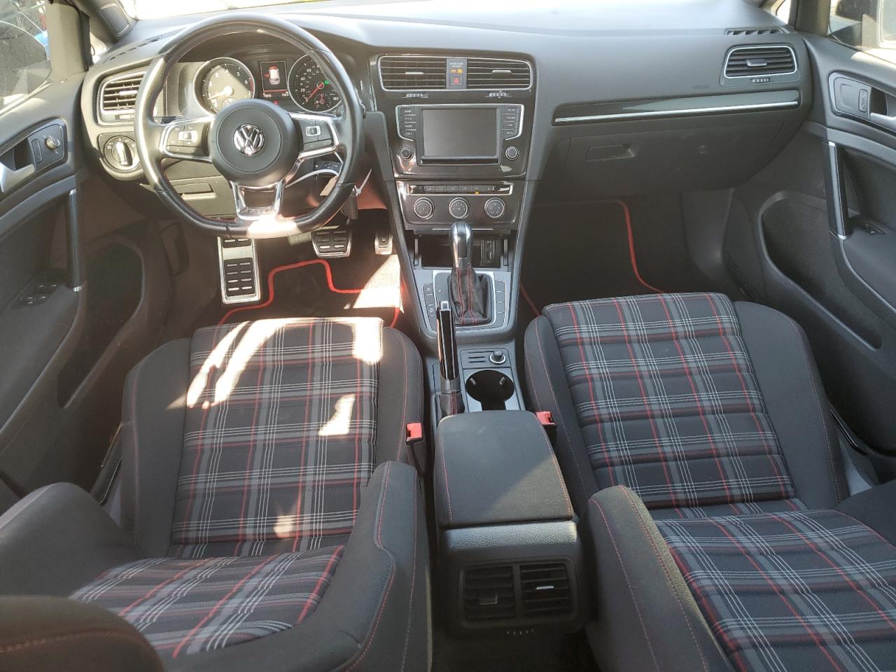 2017 Volkswagen GTI - Image 8