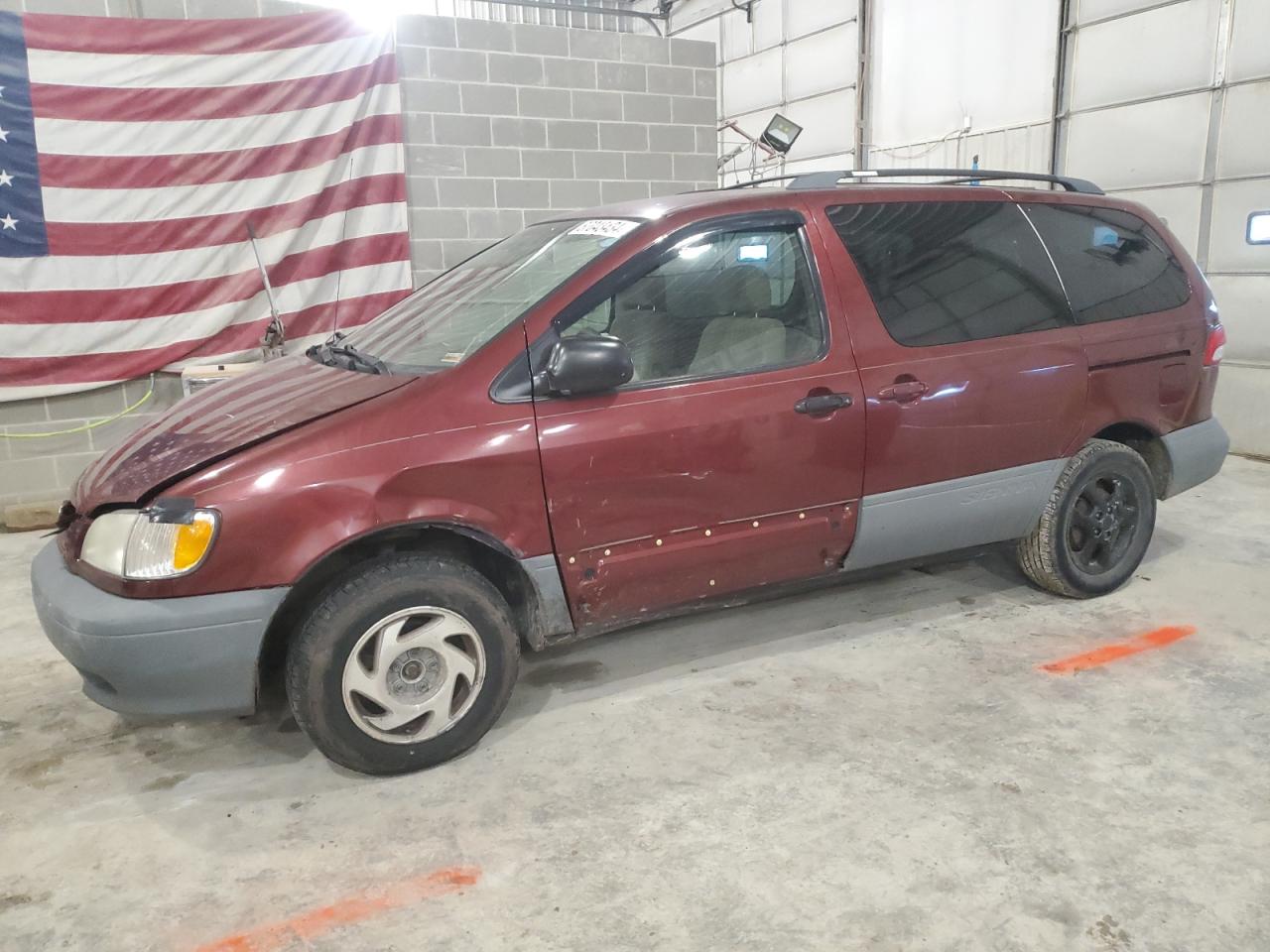 2002 Toyota Sienna - Image 1