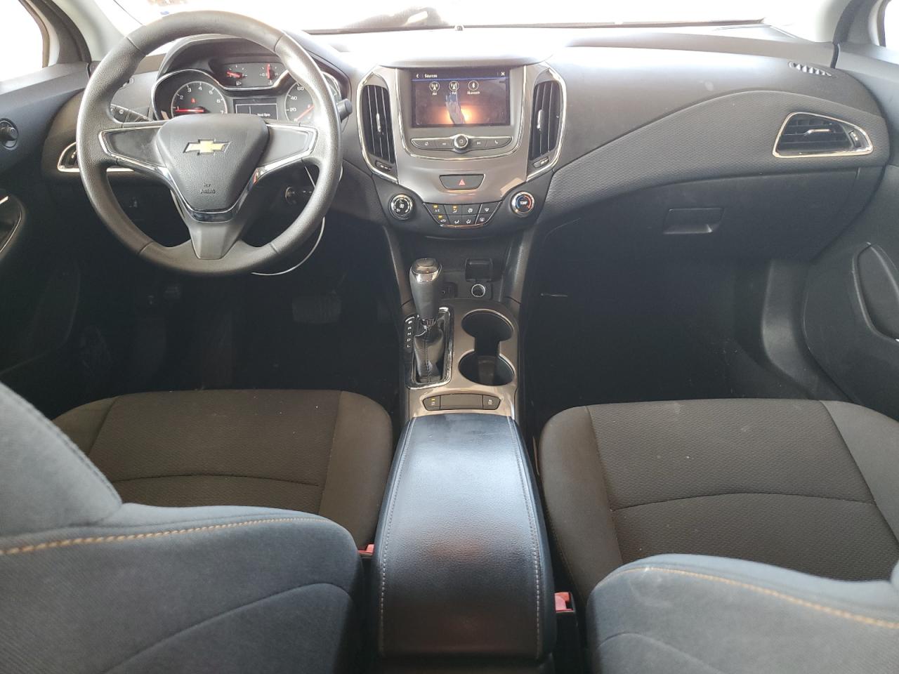2019 Chevrolet Cruze - Image 8