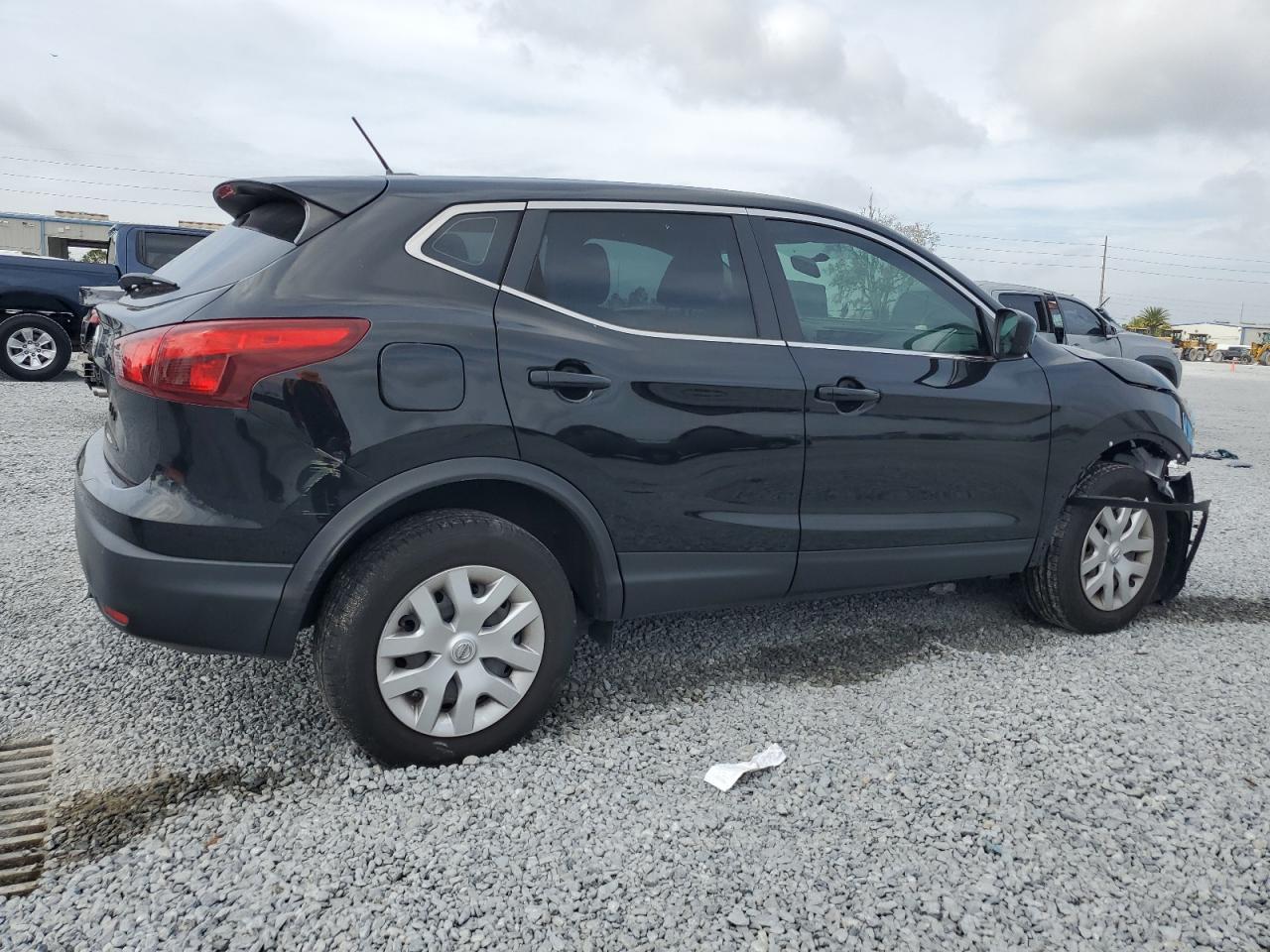 2018 Nissan Rogue - Image 3