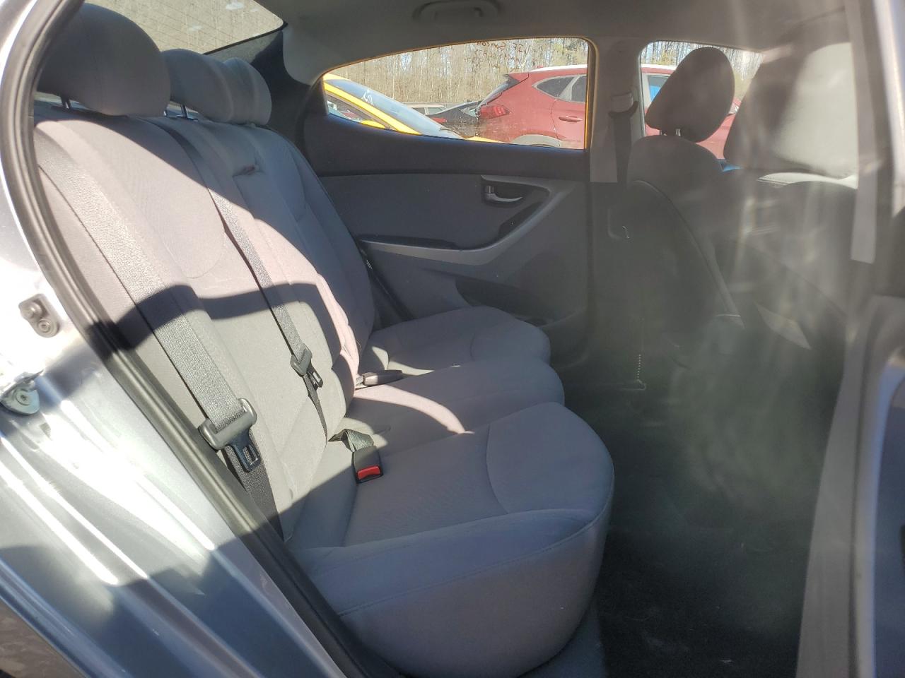 2015 Hyundai Elantra - Image 10