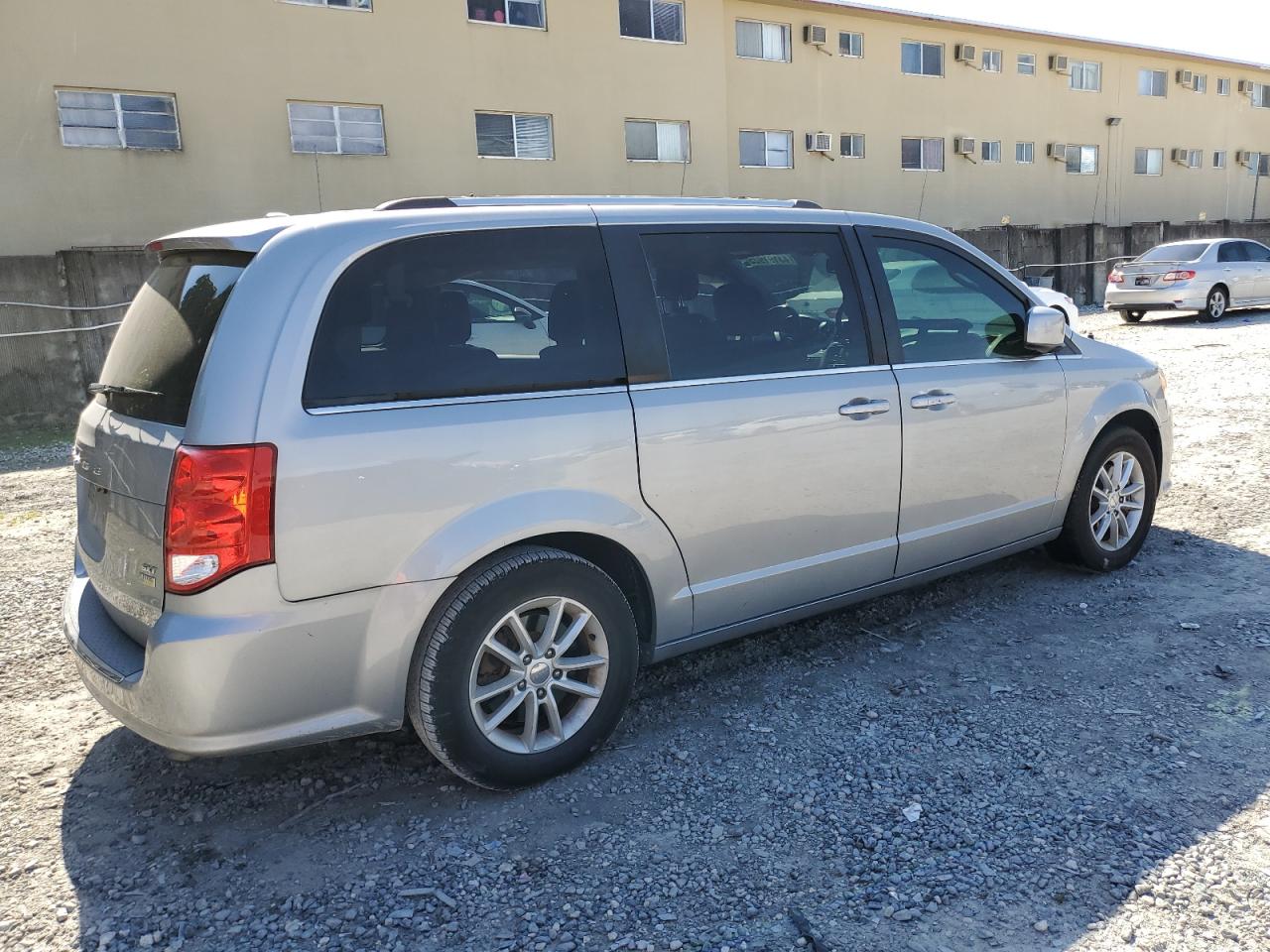 2019 Dodge Caravan - Image 3