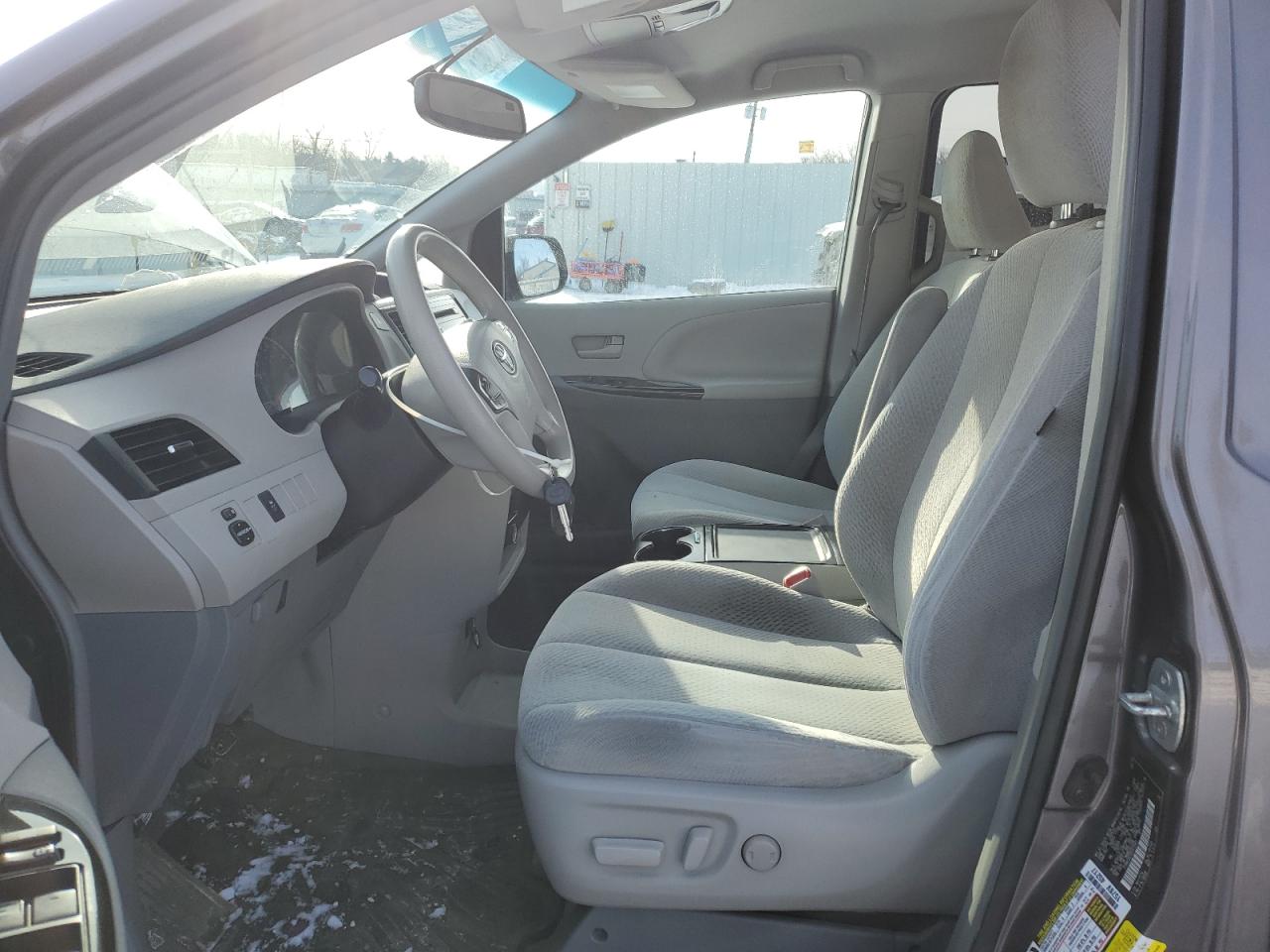 2013 Toyota Sienna - Image 7