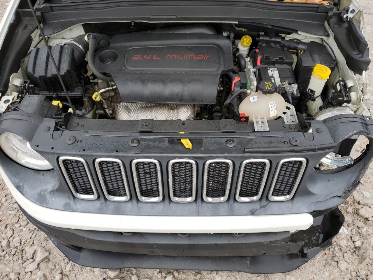 2015 Jeep Renegade - Image 13