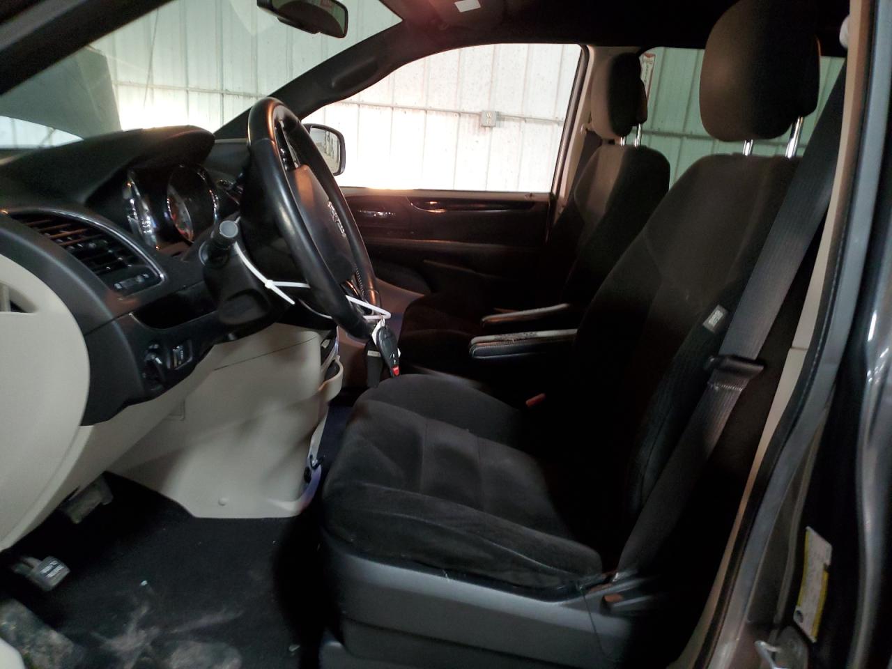 2017 Dodge Caravan - Image 7