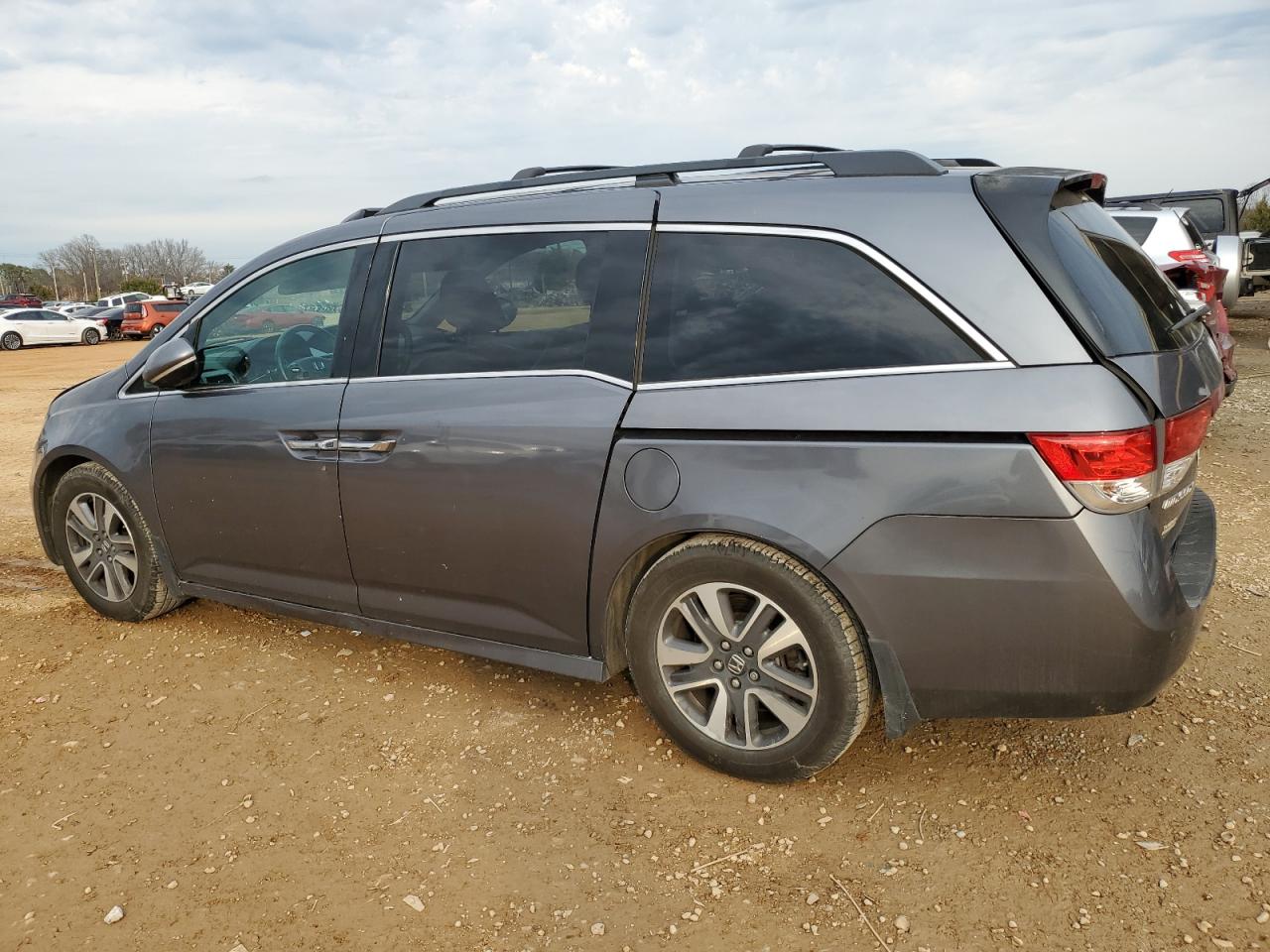 2016 Honda Odyssey - Image 2