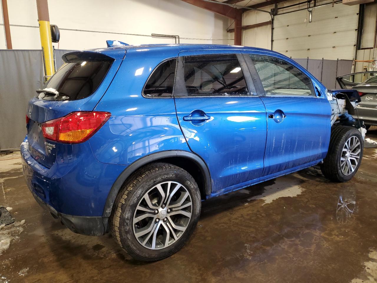 2017 Mitsubishi Outlander - Image 3