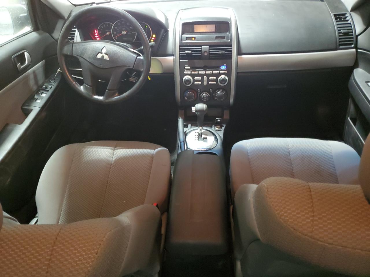 2008 Mitsubishi Galant - Image 8