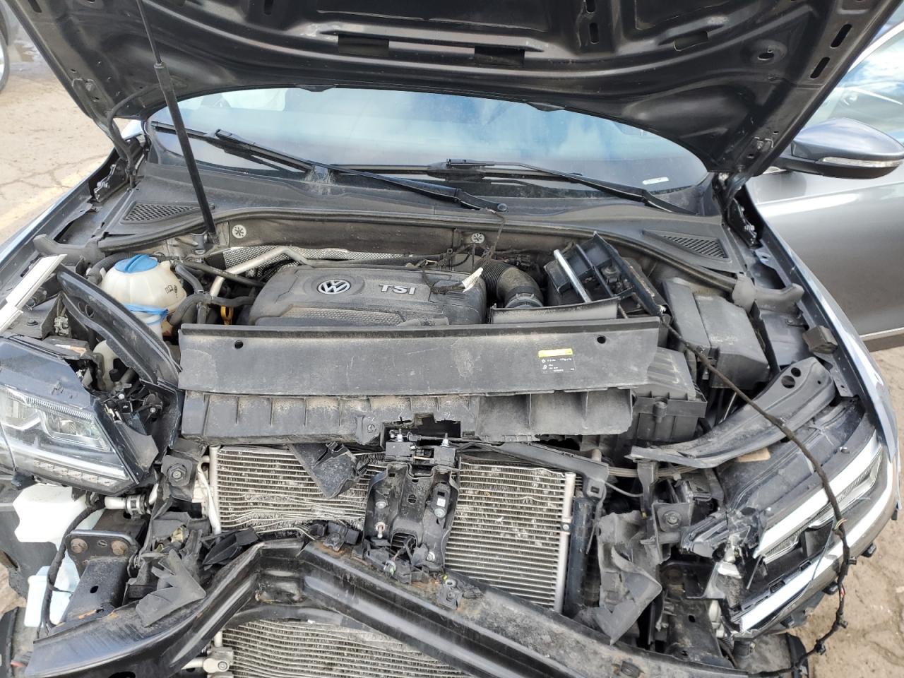 2017 Volkswagen Passat - Image 12