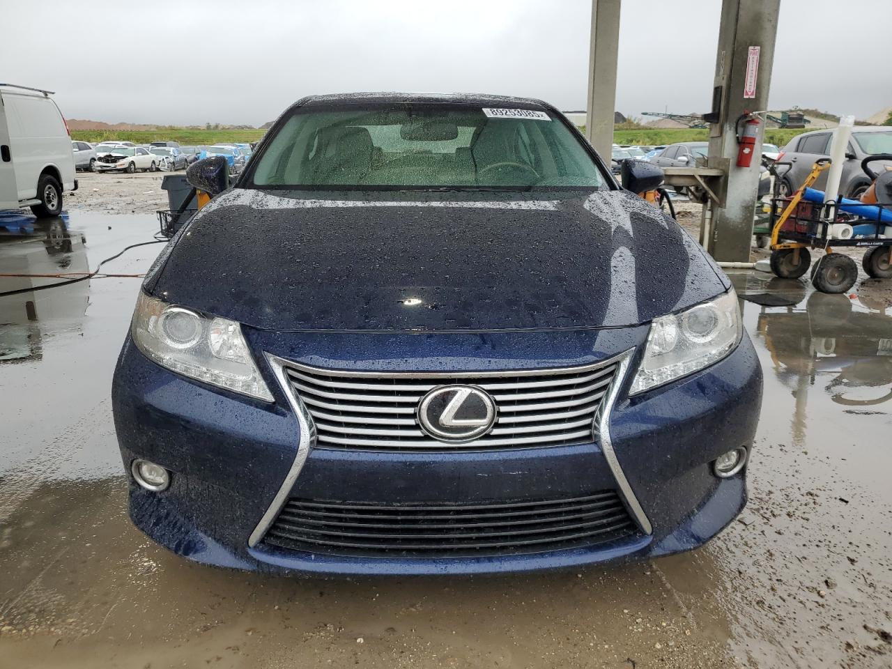 2015 Lexus ES - Image 5