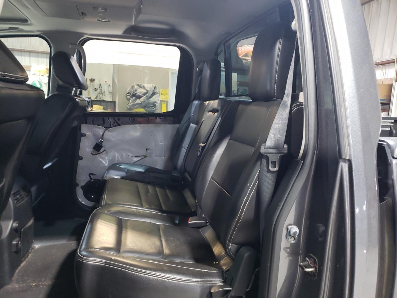 2014 Nissan Titan - Image 10