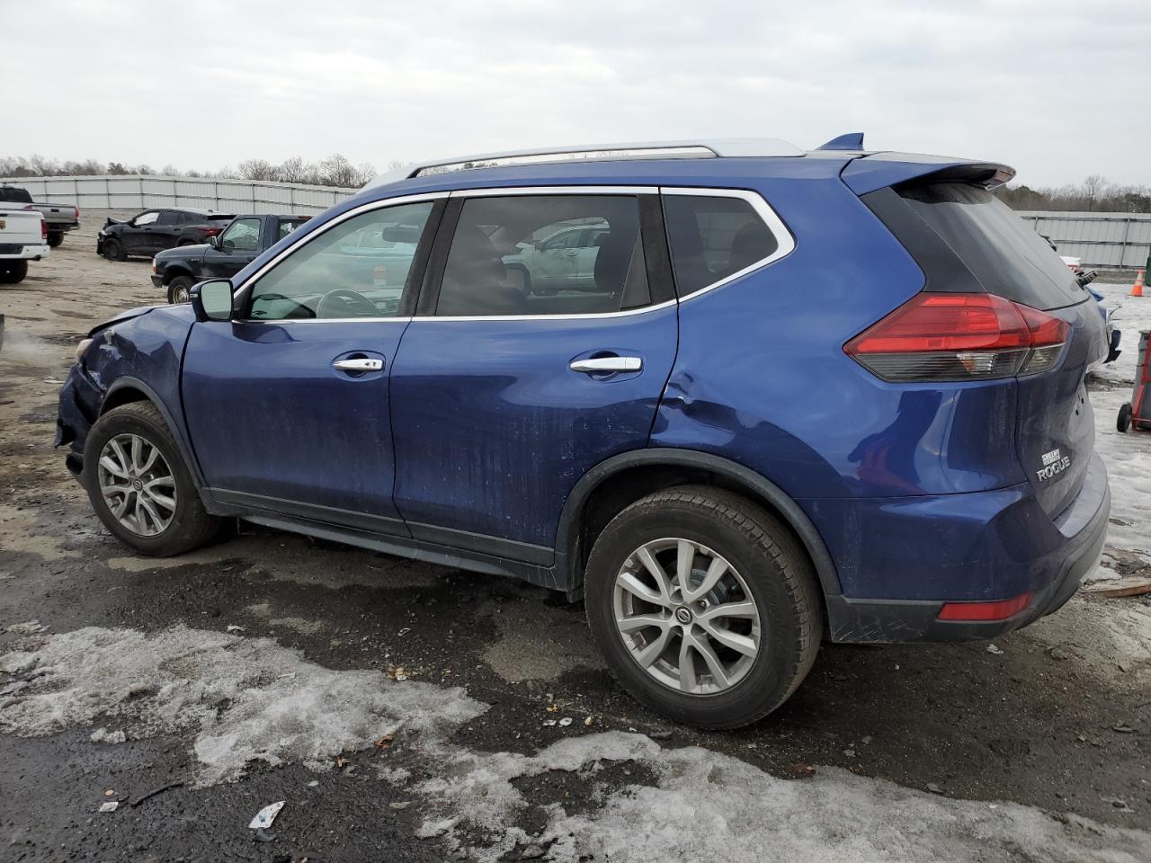 2017 Nissan Rogue - Image 2