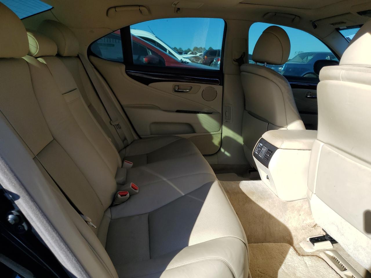 2009 Lexus LS - Image 10