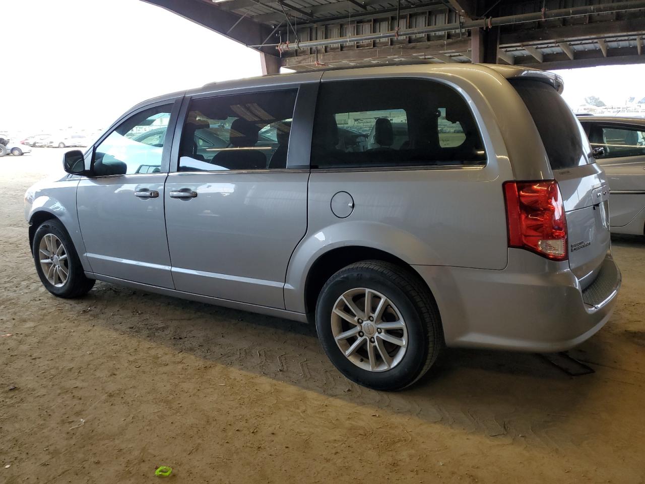 2019 Dodge Caravan - Image 2