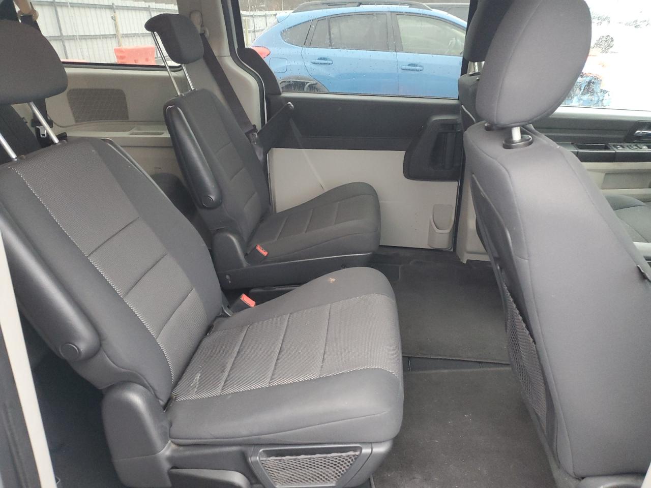 2009 Dodge Caravan - Image 11