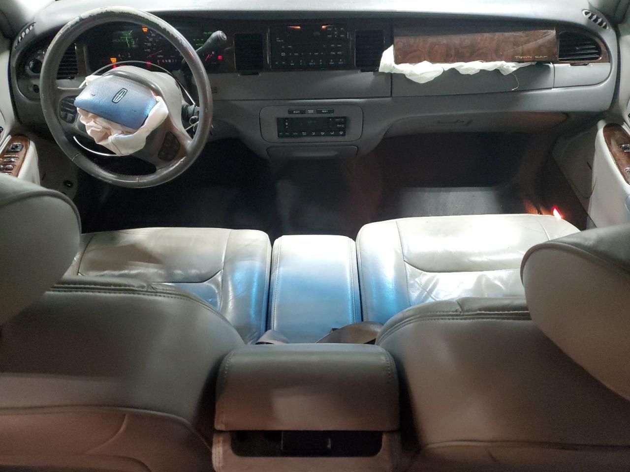 1998 Lincoln Town Car - Image 8