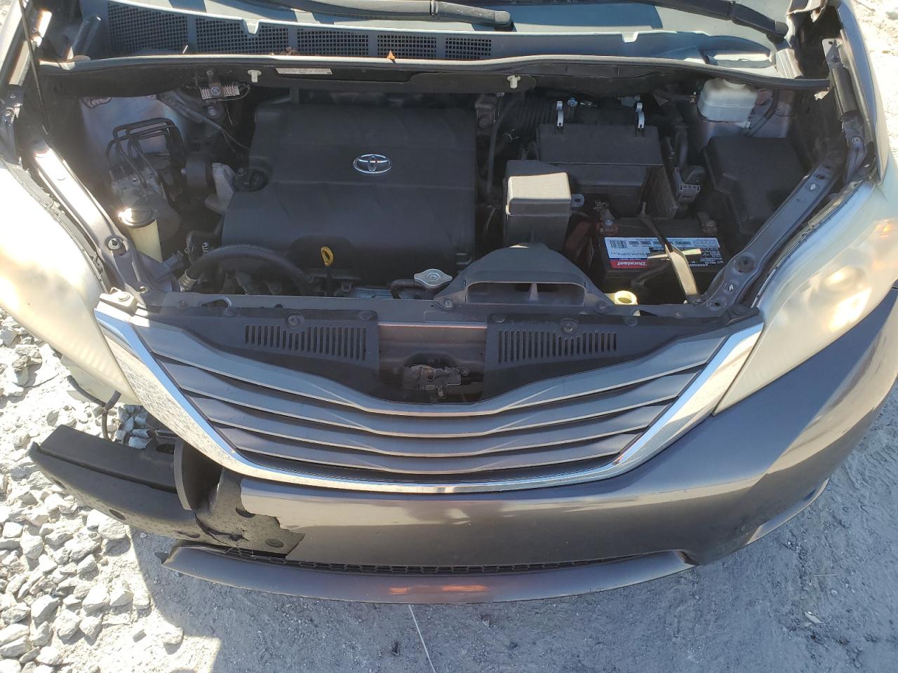 2012 Toyota Sienna - Image 14