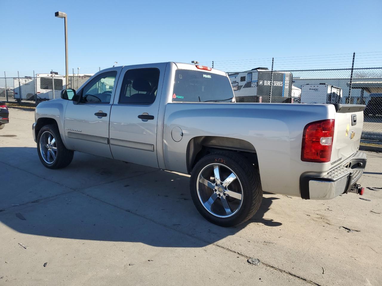 2007 Chevrolet Silverado - Image 2