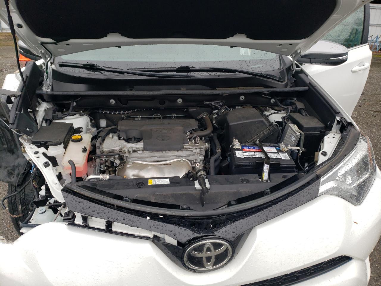 2017 Toyota RAV 4 - Image 13