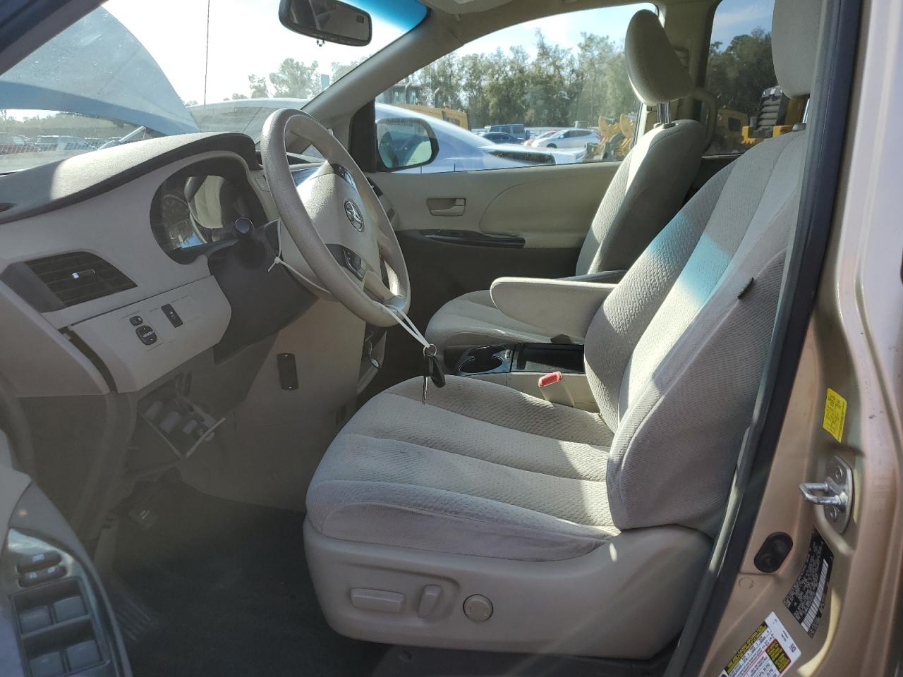 2011 Toyota Sienna - Image 7