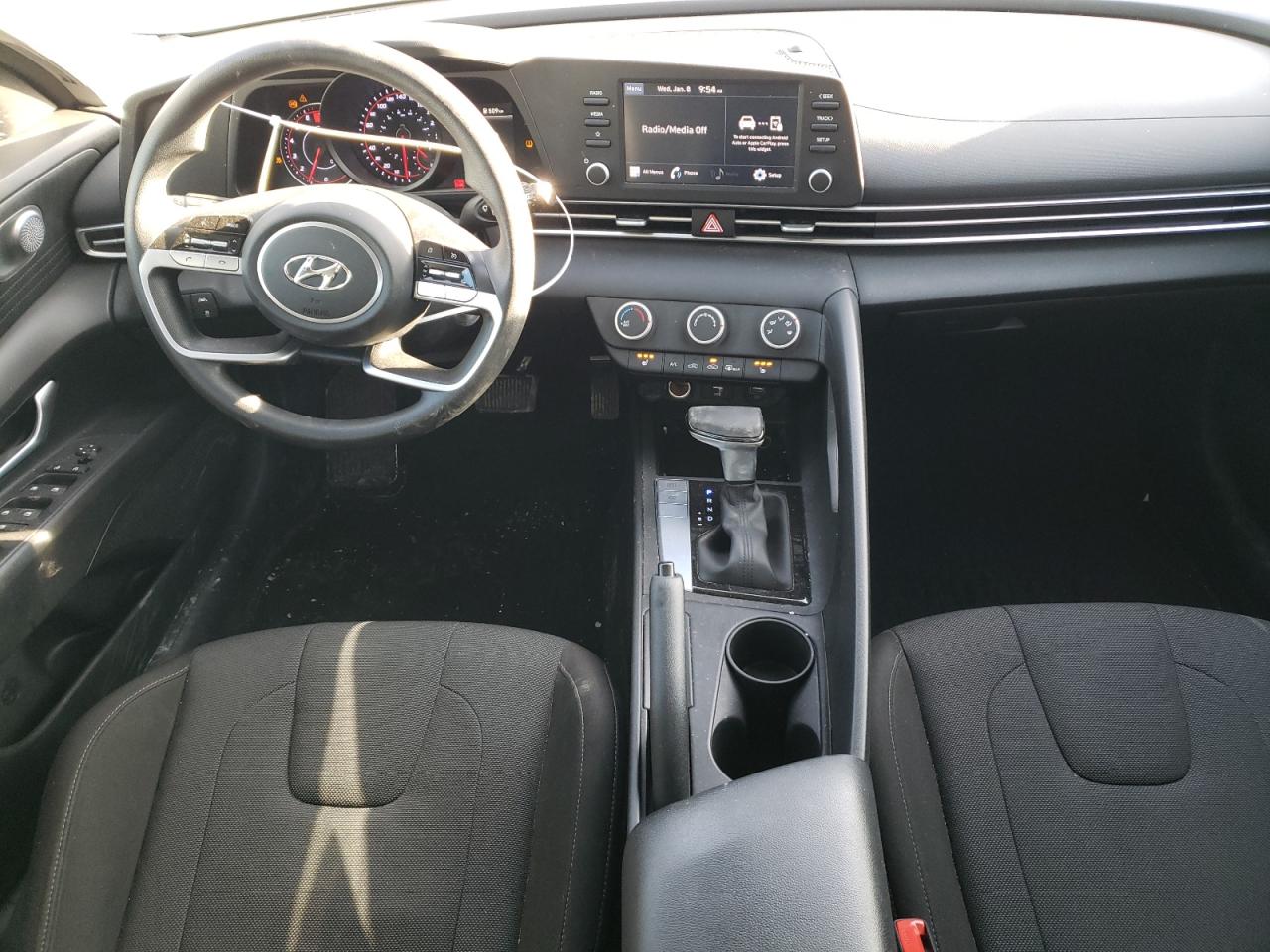 2022 Hyundai Elantra - Image 8