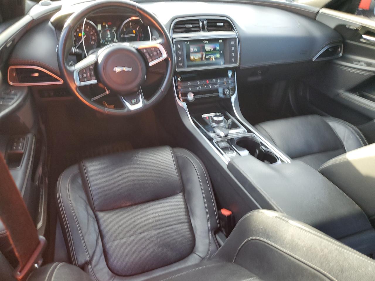 2017 Jaguar XE - Image 8