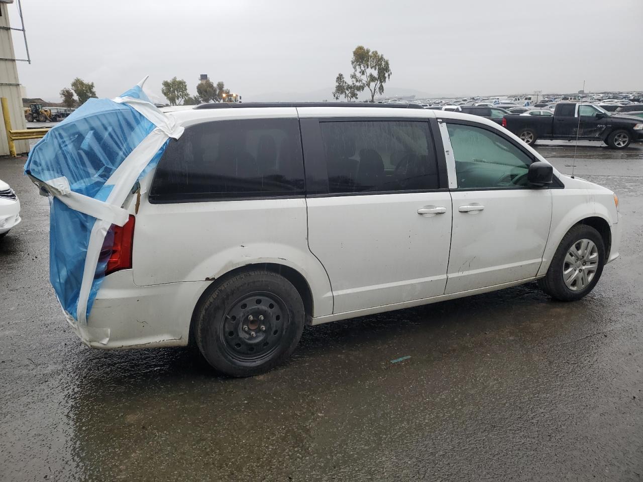2018 Dodge Caravan - Image 3