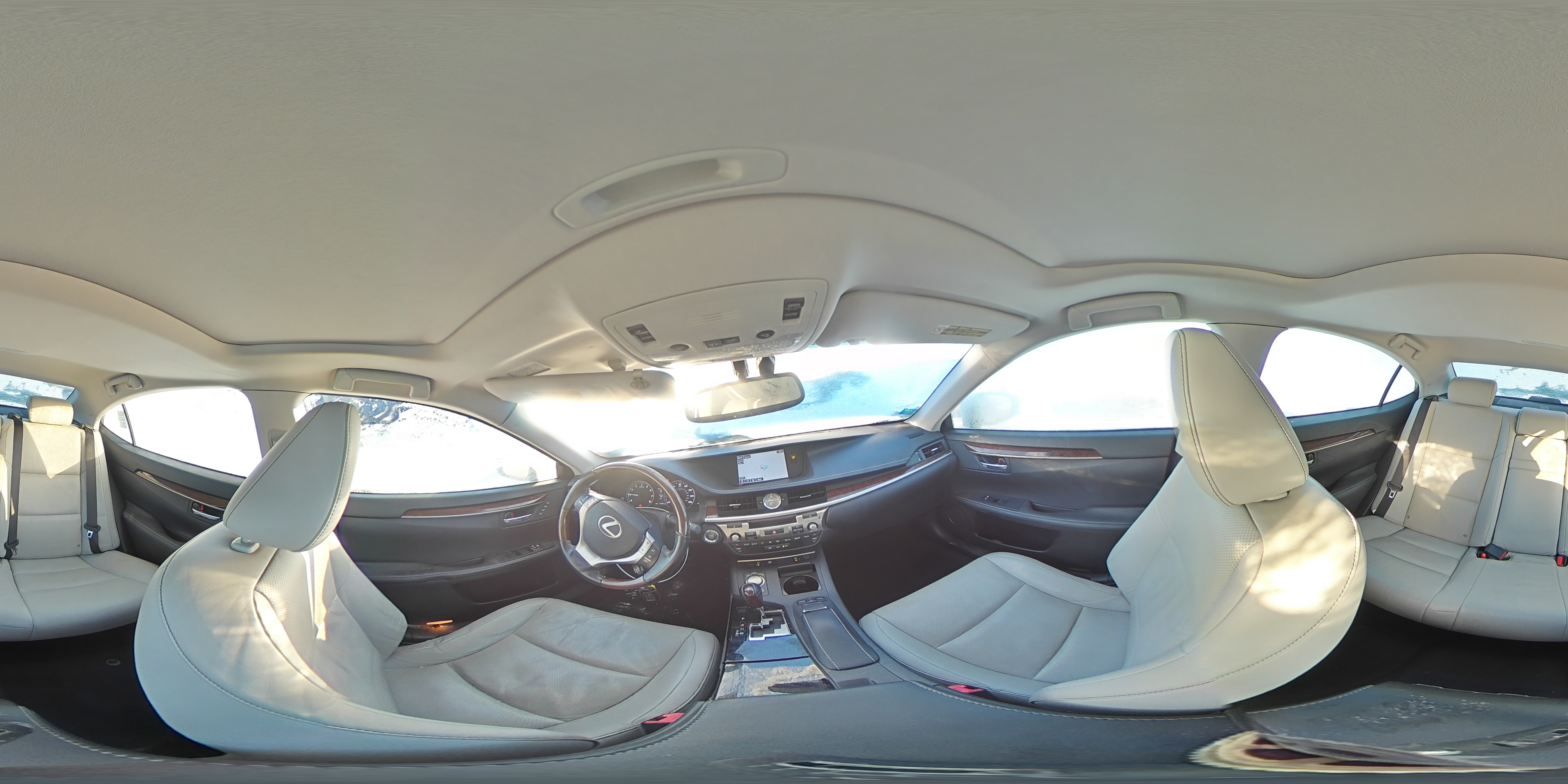 2015 Lexus ES - Image 13
