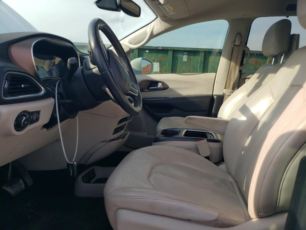 2017 Chrysler Pacifica - Image 7