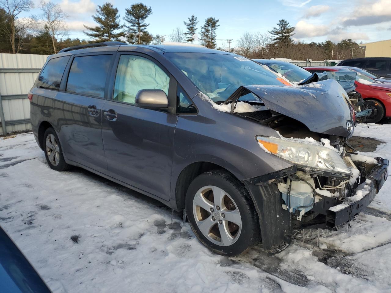 2015 Toyota Sienna - Image 4